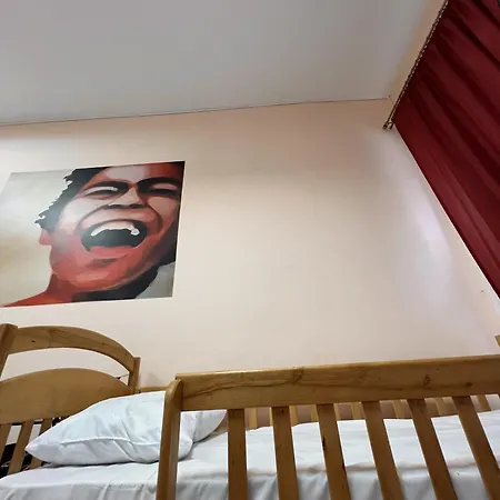 Hostel Dja *